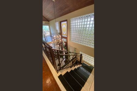 Casa para alugar com 317m², 5 quartos e 2 vagas Casa para alugar com 317m², 5 quartos e 2 vagasCasa 1 - Escada