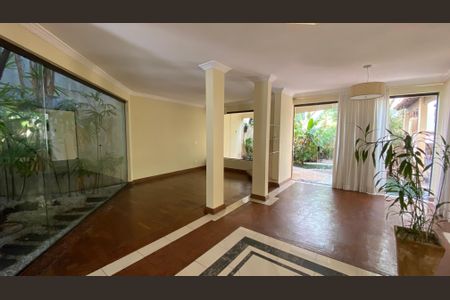 Casa para alugar com 317m², 5 quartos e 2 vagas Casa para alugar com 317m², 5 quartos e 2 vagasCasa 1 - Sala