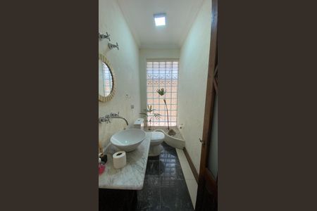 Casa para alugar com 317m², 5 quartos e 2 vagas Casa para alugar com 317m², 5 quartos e 2 vagasCasa 1 - Lavabo