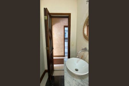 Casa para alugar com 317m², 5 quartos e 2 vagas Casa para alugar com 317m², 5 quartos e 2 vagasCasa 1 - Lavabo