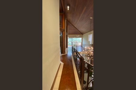 Casa para alugar com 317m², 5 quartos e 2 vagas Casa para alugar com 317m², 5 quartos e 2 vagasCasa 1 - Corredor superior