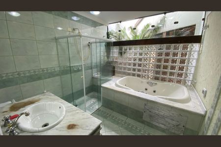 Casa para alugar com 317m², 5 quartos e 2 vagas Casa para alugar com 317m², 5 quartos e 2 vagasCasa 1 - Banheiro da Suíte 1