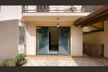 Casa para alugar com 317m², 5 quartos e 2 vagas Casa para alugar com 317m², 5 quartos e 2 vagasCasa 1 - Varanda da Sala