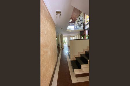 Casa para alugar com 317m², 5 quartos e 2 vagas Casa para alugar com 317m², 5 quartos e 2 vagasCasa 1 - Corredor