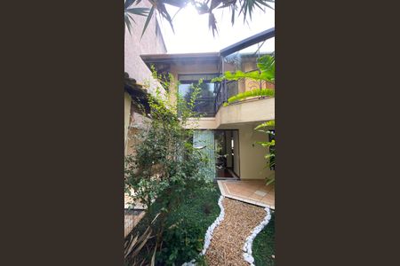 Casa para alugar com 317m², 5 quartos e 2 vagas Casa para alugar com 317m², 5 quartos e 2 vagasCasa 1 - Quintal