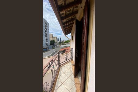 Casa para alugar com 317m², 5 quartos e 2 vagas Casa para alugar com 317m², 5 quartos e 2 vagasCasa 1 - Varanda da Suíte 1