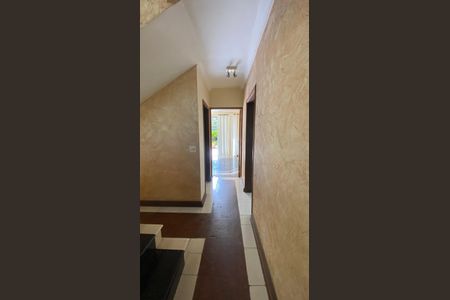 Casa para alugar com 317m², 5 quartos e 2 vagas Casa para alugar com 317m², 5 quartos e 2 vagasCasa 1 - Corredor