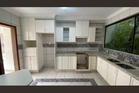 Casa para alugar com 317m², 5 quartos e 2 vagas Casa para alugar com 317m², 5 quartos e 2 vagasCasa 1 - Cozinha