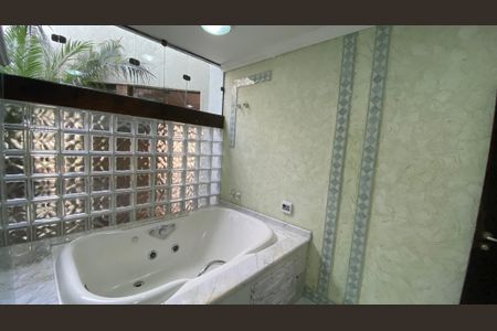 Casa para alugar com 317m², 5 quartos e 2 vagas Casa para alugar com 317m², 5 quartos e 2 vagasCasa 1 - Banheiro da Suíte 1