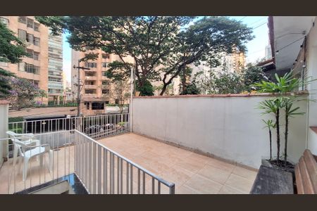 Casa para alugar com 230m², 4 quartos e 1 vaga Casa para alugar com 230m², 4 quartos e 1 vagaVaranda da Sala