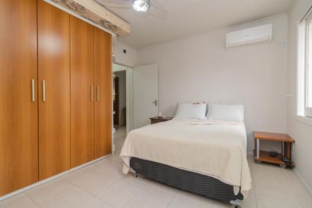 Casa à venda com 280m², 4 quartos e 4 vagasSuíte