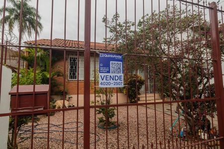 Casa à venda com 280m², 4 quartos e 4 vagasFachada