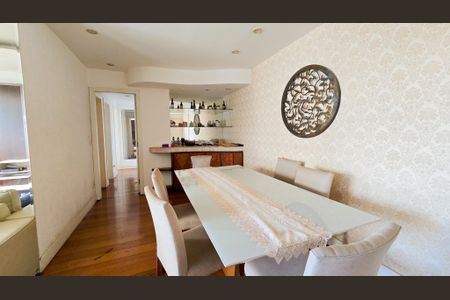 Apartamento à venda com 100m², 3 quartos e 2 vagasSala