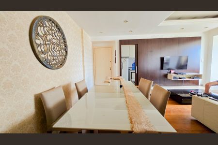 Apartamento à venda com 100m², 3 quartos e 2 vagasSala