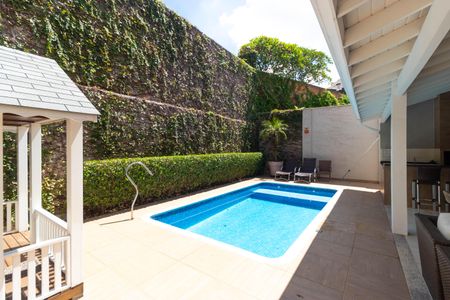 Casa à venda com 618m², 4 quartos e 4 vagas Casa à venda com 618m², 4 quartos e 4 vagasPiscina