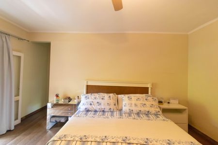 Casa à venda com 618m², 4 quartos e 4 vagas Casa à venda com 618m², 4 quartos e 4 vagasSuíte 1