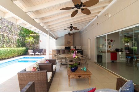 Casa à venda com 618m², 4 quartos e 4 vagas Casa à venda com 618m², 4 quartos e 4 vagasChurrasqueira