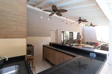 Casa à venda com 618m², 4 quartos e 4 vagas Casa à venda com 618m², 4 quartos e 4 vagasChurrasqueira