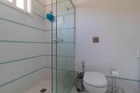 Casa à venda com 618m², 4 quartos e 4 vagas Casa à venda com 618m², 4 quartos e 4 vagasBanheiro da Suíte 4