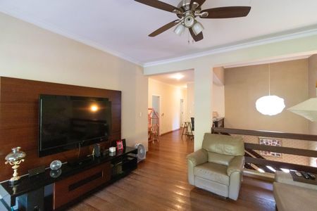 Casa à venda com 618m², 4 quartos e 4 vagas Casa à venda com 618m², 4 quartos e 4 vagasSala de Estar