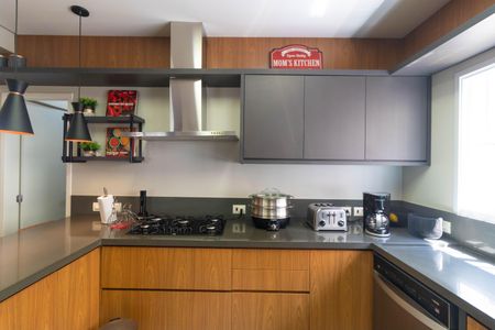 Casa à venda com 618m², 4 quartos e 4 vagas Casa à venda com 618m², 4 quartos e 4 vagasCozinha