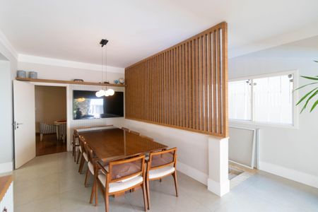 Casa à venda com 618m², 4 quartos e 4 vagas Casa à venda com 618m², 4 quartos e 4 vagasCopa