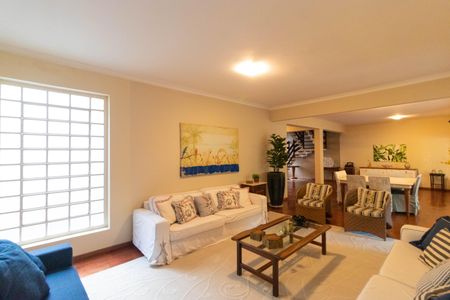 Casa à venda com 618m², 4 quartos e 4 vagas Casa à venda com 618m², 4 quartos e 4 vagasSala 1