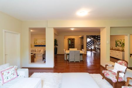 Casa à venda com 618m², 4 quartos e 4 vagas Casa à venda com 618m², 4 quartos e 4 vagasSala 2