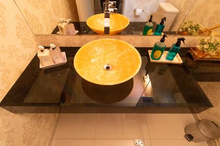 Casa à venda com 618m², 4 quartos e 4 vagas Casa à venda com 618m², 4 quartos e 4 vagasLavabo