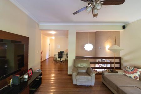 Casa à venda com 618m², 4 quartos e 4 vagas Casa à venda com 618m², 4 quartos e 4 vagasSala de Estar