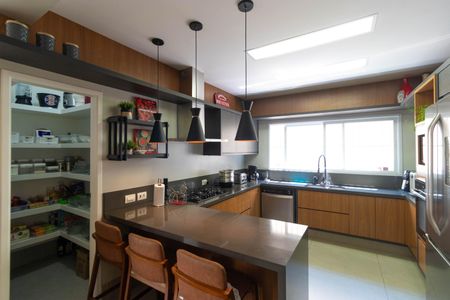 Casa à venda com 618m², 4 quartos e 4 vagas Casa à venda com 618m², 4 quartos e 4 vagasCozinha