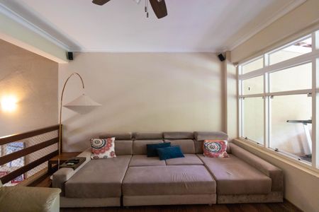 Casa à venda com 618m², 4 quartos e 4 vagas Casa à venda com 618m², 4 quartos e 4 vagasSala de Estar