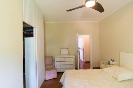 Casa à venda com 618m², 4 quartos e 4 vagas Casa à venda com 618m², 4 quartos e 4 vagasSuíte 3