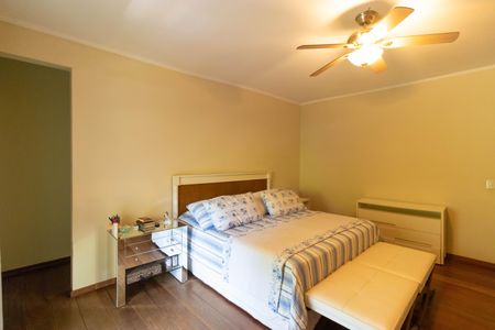 Casa à venda com 618m², 4 quartos e 4 vagas Casa à venda com 618m², 4 quartos e 4 vagasSuíte 1