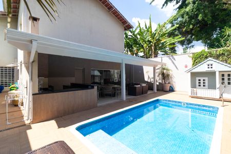 Casa à venda com 618m², 4 quartos e 4 vagas Casa à venda com 618m², 4 quartos e 4 vagasPiscina