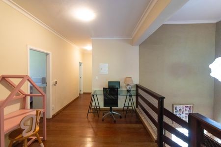 Casa à venda com 618m², 4 quartos e 4 vagas Casa à venda com 618m², 4 quartos e 4 vagasSala de Estar