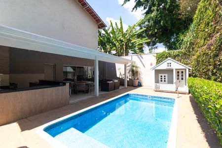 Casa à venda com 618m², 4 quartos e 4 vagas Casa à venda com 618m², 4 quartos e 4 vagasPiscina