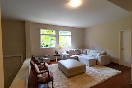 Casa à venda com 618m², 4 quartos e 4 vagas Casa à venda com 618m², 4 quartos e 4 vagasSala 2