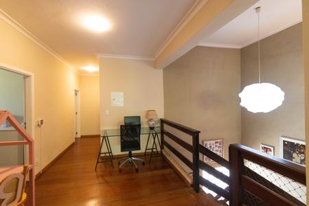 Casa à venda com 618m², 4 quartos e 4 vagas Casa à venda com 618m², 4 quartos e 4 vagasSala de Estar