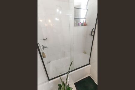 Apartamento à venda com 100m², 2 quartos e sem vagaBanheira