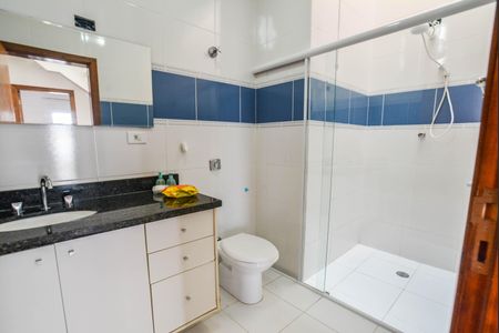 Casa à venda com 255m², 3 quartos e 4 vagas Casa à venda com 255m², 3 quartos e 4 vagasBanheiro Social