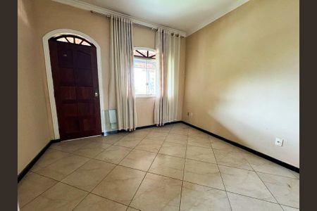 Casa à venda com 200m², 4 quartos e 4 vagasSala