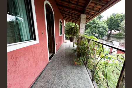 Casa à venda com 200m², 4 quartos e 4 vagasVaranda