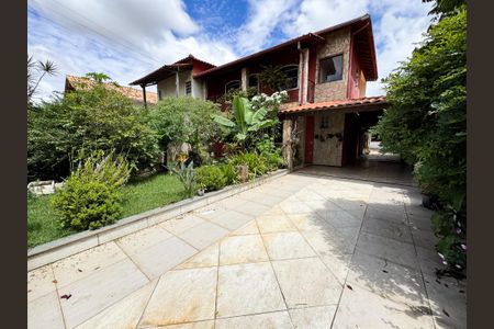 Casa à venda com 200m², 4 quartos e 4 vagasFachada