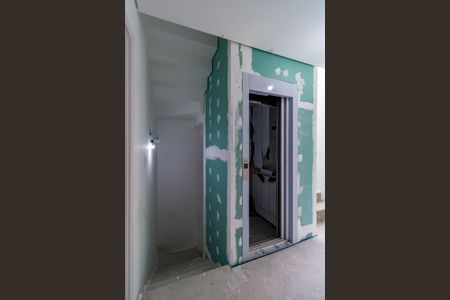 Casa de condomínio à venda com 707m², 5 quartos e 6 vagas Casa de condomínio à venda com 707m², 5 quartos e 6 vagasEntrada