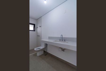 Casa de condomínio à venda com 707m², 5 quartos e 6 vagas Casa de condomínio à venda com 707m², 5 quartos e 6 vagasBanheiro do Quarto 3