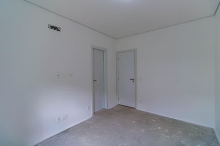 Casa de condomínio à venda com 707m², 5 quartos e 6 vagas Casa de condomínio à venda com 707m², 5 quartos e 6 vagasQuarto 3