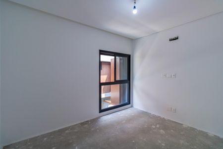 Casa de condomínio à venda com 707m², 5 quartos e 6 vagas Casa de condomínio à venda com 707m², 5 quartos e 6 vagasQuarto 5