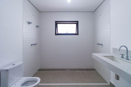 Casa de condomínio à venda com 707m², 5 quartos e 6 vagas Casa de condomínio à venda com 707m², 5 quartos e 6 vagasBanheiro do Quarto 4