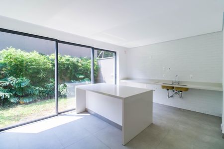 Casa de condomínio à venda com 707m², 5 quartos e 6 vagas Casa de condomínio à venda com 707m², 5 quartos e 6 vagasz